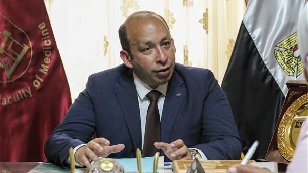 عميد طب القاهرة: مناهج تعليمية جديدة قريبا تستهدف تقليص الحشو
