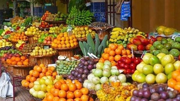 أسعار الفاكهة اليوم الجمعة، تراجع البرتقال الملكي 5 جنيهات والخوخ يصل إلى 40 جنيها