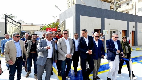 وزير الإسكان ومحافظ السويس يتفقدان محطتي رفع صرف صحى بحي السويس