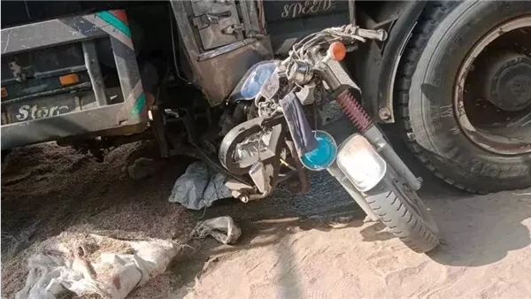 مصرع شخص وإصابة آخر في حادث تصادم بالشرقية (صور)