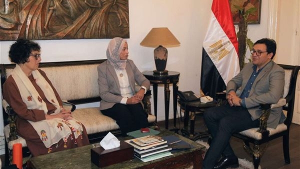 وزير الثقافة يبحث مع جمعية المكنز الإسلامي تعزيز التعاون في تدريب الكوادر وحفظ التراث