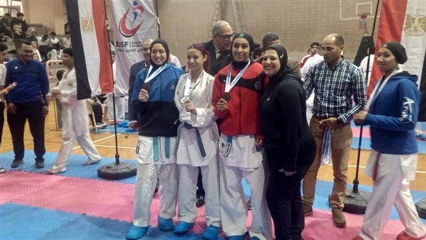في بطولة الشهيد الرفاعي للكاراتيه، ذهبية وفضية وبرونزية لطالبات جامعة القناة (صور)