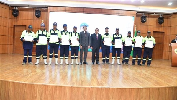 محافظ الدقهلية يشهد الاحتفال بتكريم 50 من العاملين والنقابيين في عيد العمال (صور)