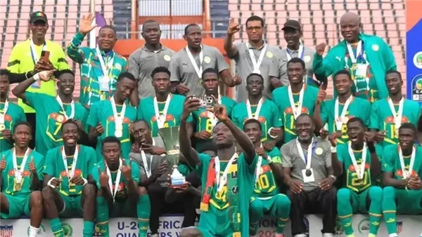 السنغال بالزي الأبيض أمام الكونغو الديمقراطية في أمم أفريقيا للشباب