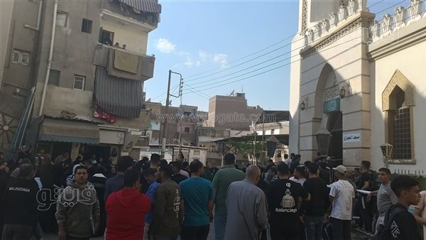 وسط انهيار أسرتها وصديقاتها، تشييع جثمان روان طالبة علوم الزقازيق (فيديو وصور)