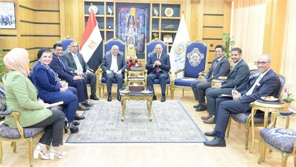 رئيس جامعة المنصورة يستقبل السفير العراقي لتعزيز سبل التعاون..صور