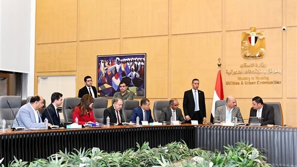 وزير الإسكان يعقد اجتماعه الدوري مع أعضاء النواب والشيوخ