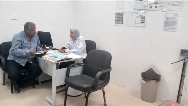 مرور مفاجئ لرئيس مركز قوص على الوحدات الصحية (صور)