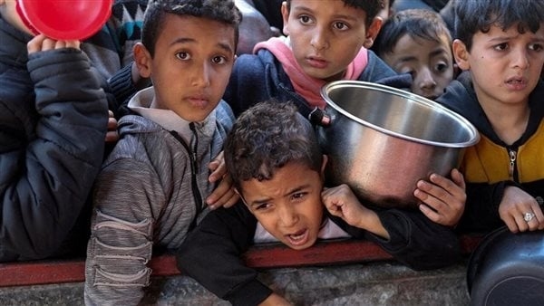 اليونيسف تحذر من تفاقم سوء التغذية بين أطفال غزة وتطالب بإيصال المساعدات فورا