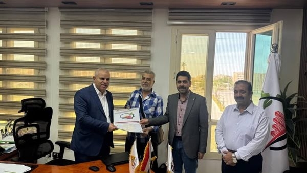 تسليم أول رخصة بناء لأراضى توفيق الأوضاع في العبور الجديدة
