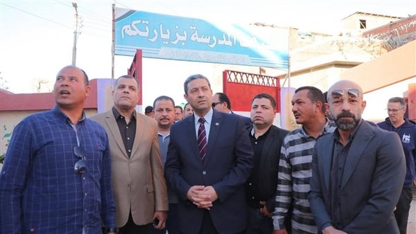 بعد انتشار فيديو الأزمة، محافظ دمياط يتفقد مدرسة أولاد حمام ويؤكد الواقعة خارج الأسوار
