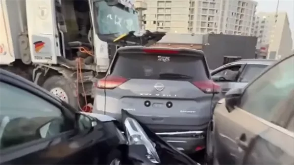 تطورات حادث معرض سيارات القطامية، حجز السائق وتحطم 11 مركبة