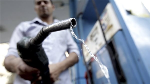سحب عينات من المواد البترولية بأسيوط وتحرير 412 محضر مخالفات تموينية