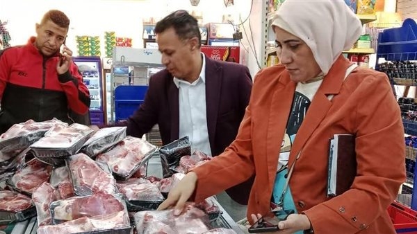 ضبط لحوم مجهولة المصدر خلال حملة تموينية بالإسماعيلية (صور)