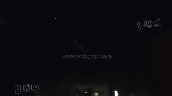 على شكل نجوم في خط مستقيم، لحظة مرور "قطار ستارلينك" الفضائي في سماء الوادي الجديد (صور)