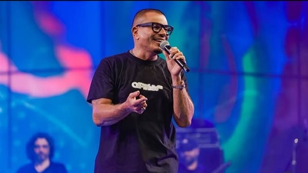بعد غياب 6 سنوات، عمرو دياب يعود لألبومات الصيف من جديد