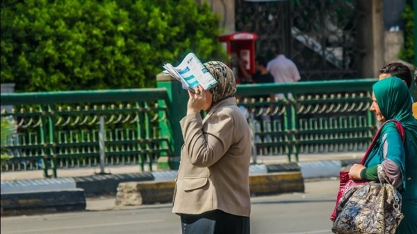 بروفة الصيف.. موجة شديدة الحرارة تؤثر على البلاد.. الأرصاد تحذر من طقس الأحد.. القاهرة تسجل 40 درجة مئوية.. ورياح مثيرة للرمال والأتربة في هذه المناطق