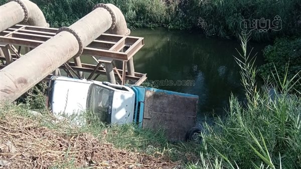 إصابة سيدتين في حادث سقوط سيارة ملاكي بمصرف الشراهنة ببني سويف