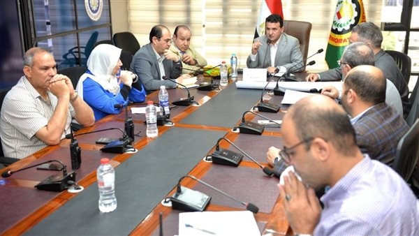 سكرتير عام الدقهلية يترأس اجتماعا لمتابعة توصيل المرافق بمشروع تطوير العواصم