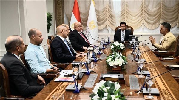 وزير الرياضة يناقش استعدادات تنفيذ مشروع "30 يوم تحدي"