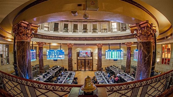 أخبار الاقتصاد اليوم: البورصة تخسر 17 مليار جنيه، وزير المالية: الاقتصاد يتطور للأفضل، ارتفاع طفيف في سعر جرام الذهب بالأسواق