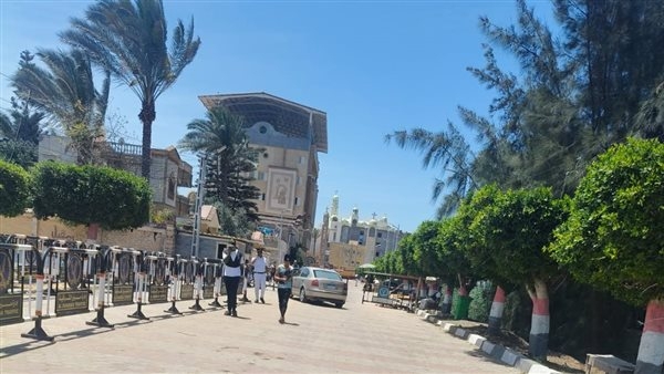 توافد الزوار على دير القديسة دميانة ببلقاس للاحتفال بمولدها (صور)