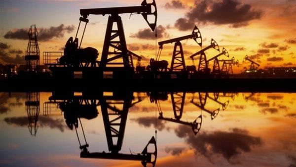 النفط يرتفع بعد تأجيل ترامب الرسوم الجمركية ضد أوروبا
