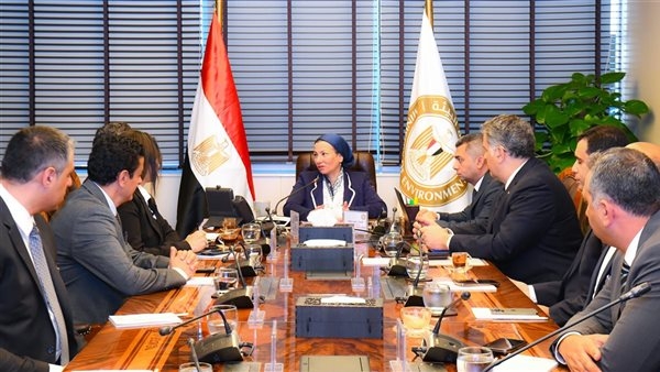 وزيرة البيئة تلتقي أعضاء الجمعية المصرية لشباب الأعمال لبحث فرص الاستثمار