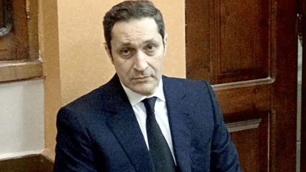 بعد إحراج رئيس جنوب أفريقيا، علاء مبارك يكشف كمائن ترامب للرؤساء في البيت الأبيض