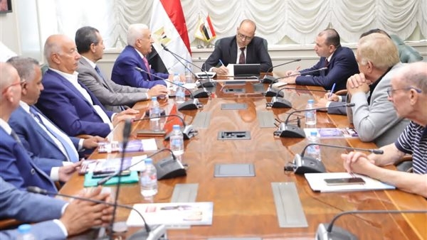 "نهجكم الحواري ينقذ الموقف".. الجمعية المصرية لأصحاب المدارس الخاصة تشيد بتفهم وزير العمل لقضية الحد الأدنى للأجور