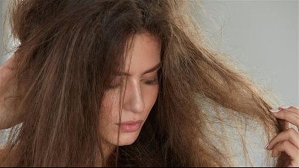 تخلصي من جفاف وهيشان الشعر في الصيف بهذه المكونات