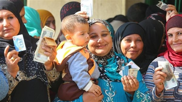 غرفة عمليات وزارة التضامن الاجتماعي تتابع صرف معاش تكافل وكرامة لشهر مايو 2025