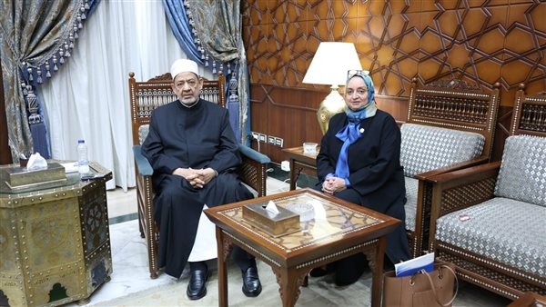 شيخ الأزهر يُهنئ أماني الشريف بعد تجديد انتخابها نائبًا لرئاسة جامعة عموم إفريقيا