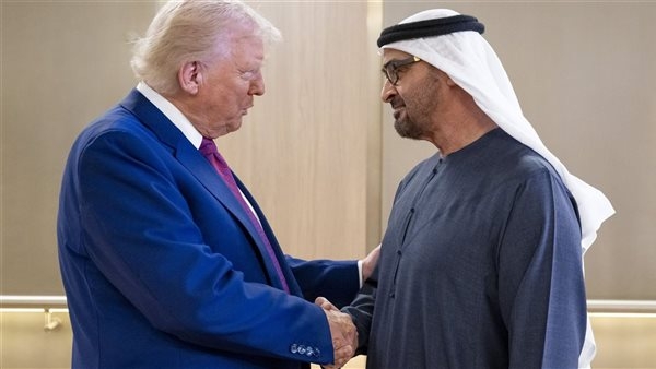 وكالة الأنباء الإماراتية تنشر فيديو لحظة وصول موكب ترامب إلى قصر الوطن