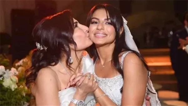 لحظات مؤثرة، أمل رزق ترقص وتبكي في حفل زفاف ابنتها هيا كتكت (صور)