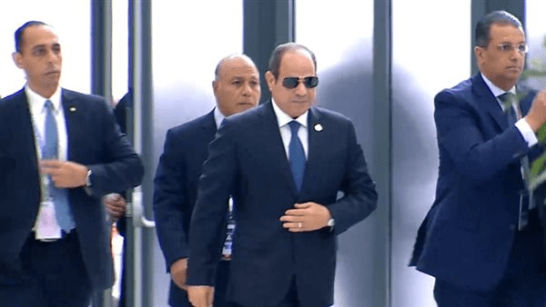 السيسي يصل القصر الحكومي ببغداد مقر انعقاد القمة العربية الـ34