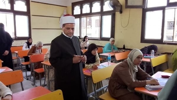رئيس منطقة الإسماعيلية الأزهرية يتابع امتحانات الشهادتين الابتدائية والإعدادية بالتل الكبير (صور)