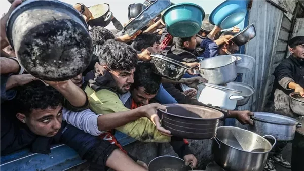 وزير جيش الاحتلال: وقعنا عقدًا مع شركة أمريكية لتوزيع المساعدات في غزة