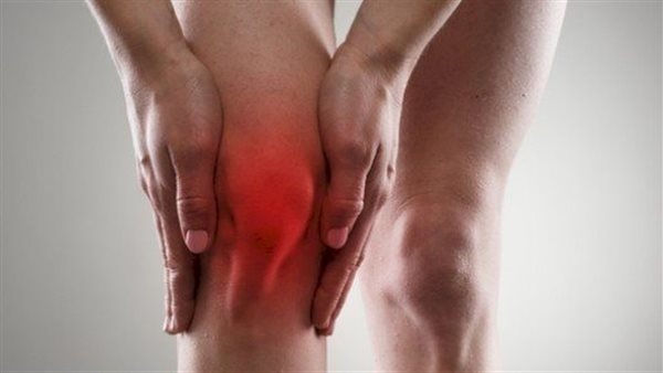 تصيب 15% من كبار السن، أعراض خشونة الركبة وطرق تخفيفها بالمنزل
