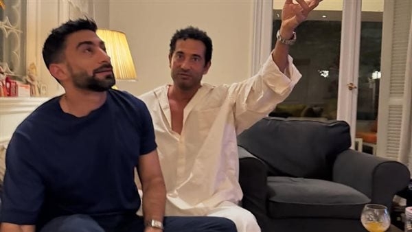 عمرو سعد يلتقي أنس بوخش داخل منزله بالقاهرة