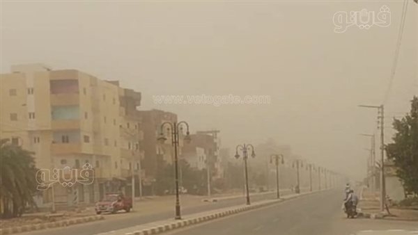 العواصف الترابية تضرب الوادي الجديد، والمحافظة ترفع حالة الطوارئ (فيديو)