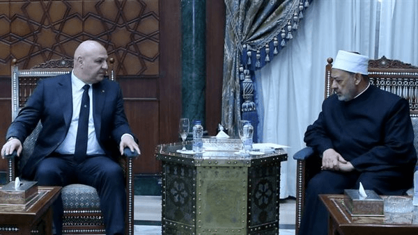 الرئيس اللبناني يزور مشيخة الأزهر ويلتقي الإمام الأكبر