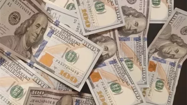 الدولار ينتفض من جديد في منتصف تعاملات الأربعاء