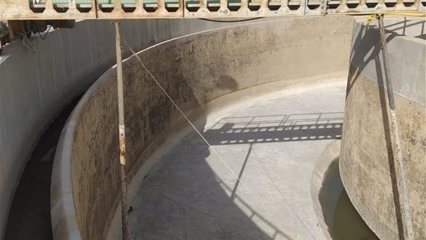 رئيس مياه القناة: الانتهاء من غسيل وتعقيم مروقات محطة فايد الكبرى (صور)