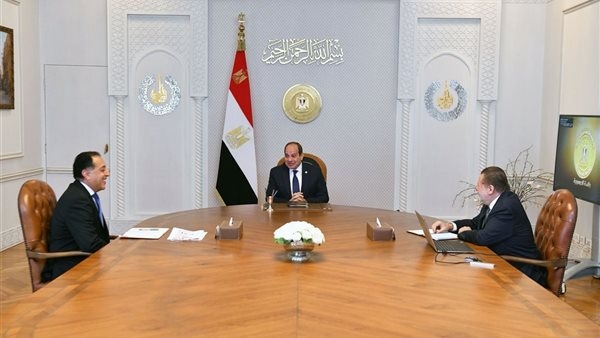 تفاصيل اجتماع السيسي مع رئيس الحكومة ومحافظ البنك المركزي (فيديو)