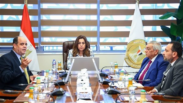وزيرة التنمية المحلية تتابع جهود تحسين خدمات النظافة بمحافظتي القاهرة والجيزة
