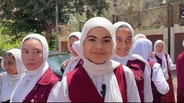 طالبات أولى ثانوي بالقاهرة: السيستم كان معلق، وحيرة بسبب معنى كلمة يعجز ( فيديو)