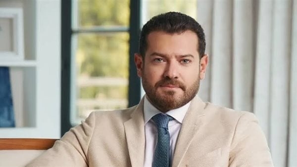 عمرو يوسف: منى زكى نجمة استثنائية في تاريخ الفن العالمي.. واندهشت من موهبة فتيات «رفعت عينى للسما» (حوار)