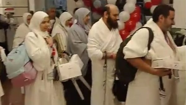 مرددين "لبيك اللهم لبيك"، رئيس البعثة الرسمية: وصول 5550 من حجاج القرعة إلى مكة المكرمة