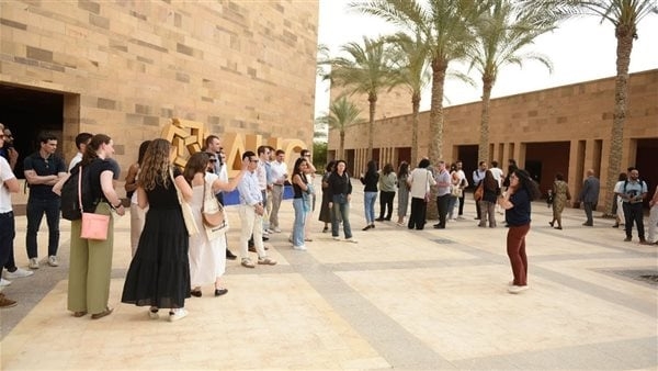 الجامعة الأمريكية بالقاهرة تستضيف طلاب إدارة الأعمال من هارفارد (صور)